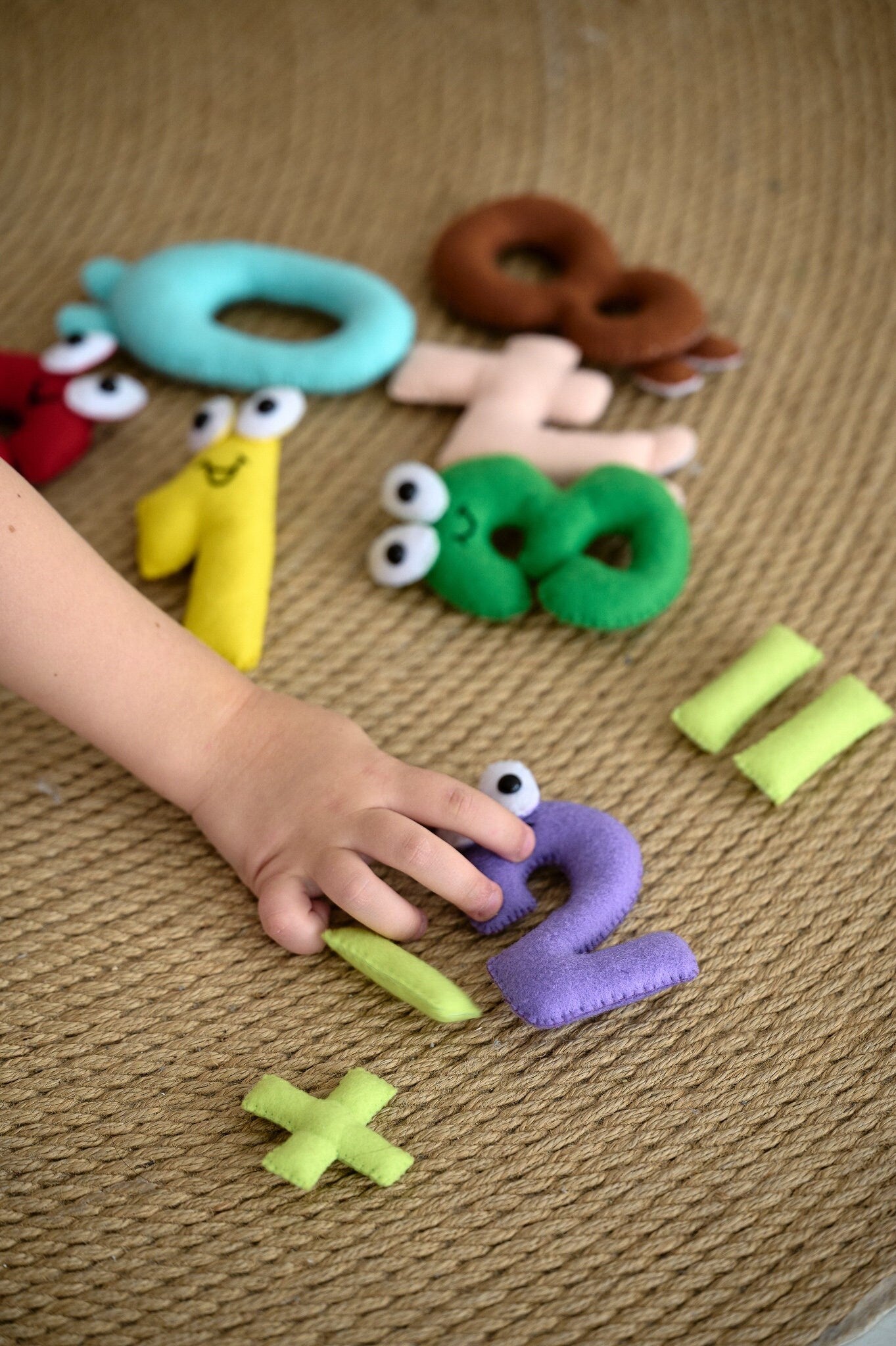 Felt Numbers Toy Set – 1–10 & Math Symbols with Linen Bag - WoollyFox
